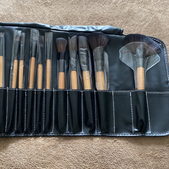 Brush set - 24 pieces - Picture 3 of 6
